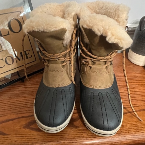NWOT-PAWZ -Women's Ginnie Boots Women’s Snowboots - Picture 2 of 7